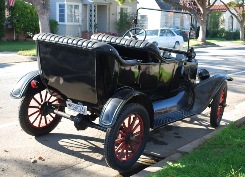 Illustration for article titled 1919 Ford Model T Touring